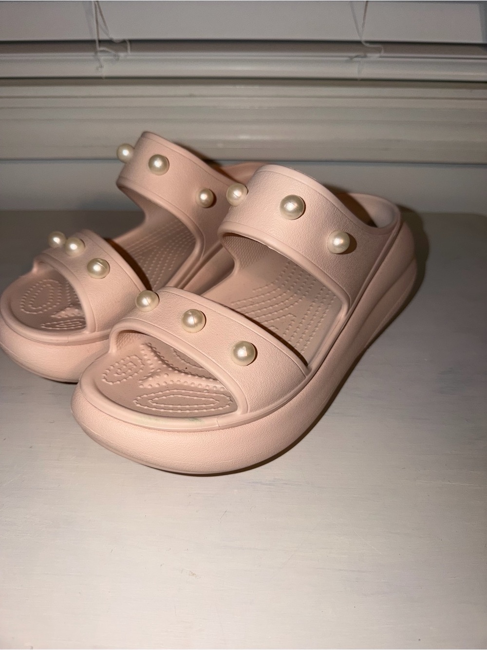 Crocs Women’s CLASSIC CRUSH PLATFORM SANDAL w/Pearls Light Pink Shoes Size 7